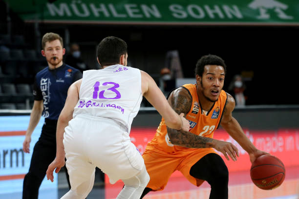 足坛的竞争 足坛的竞争